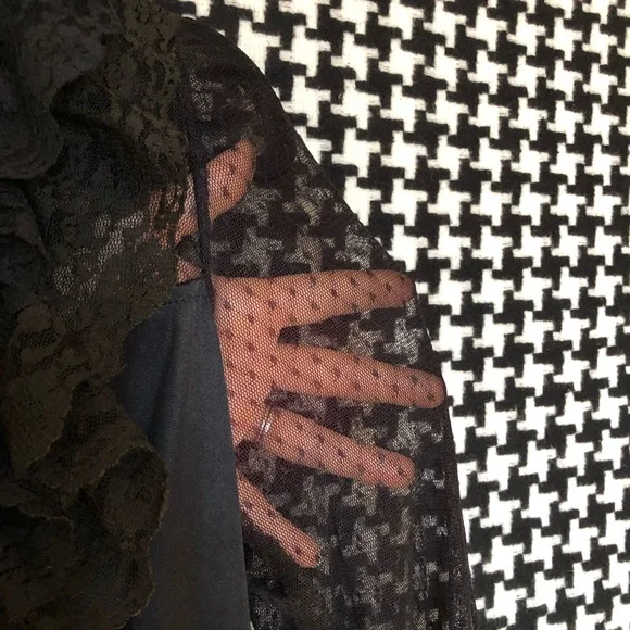 Vintage 80s / 90s Semi-sheer back deep-v lace button down blouse w/ ruffles - Picture 7 of 8